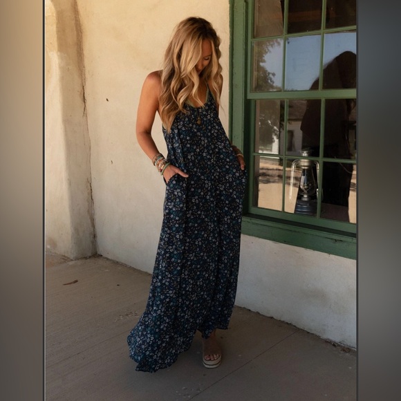 Three Bird Nest Oasis Pocket Maxi Dress - Navy Floral - Picture 13 of 13